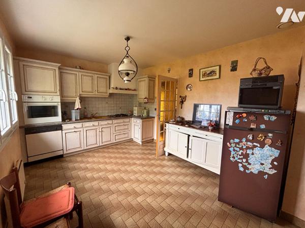 LA FLECHE - À vendre : Maison située à seulement 2 km du centre-ville.