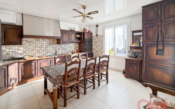 Maison à vendre    6 pièces •  Vias