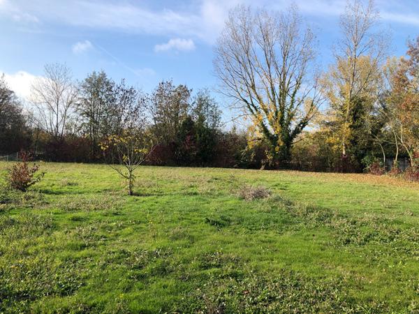 Terrain Vouille Les Marais 900 m2