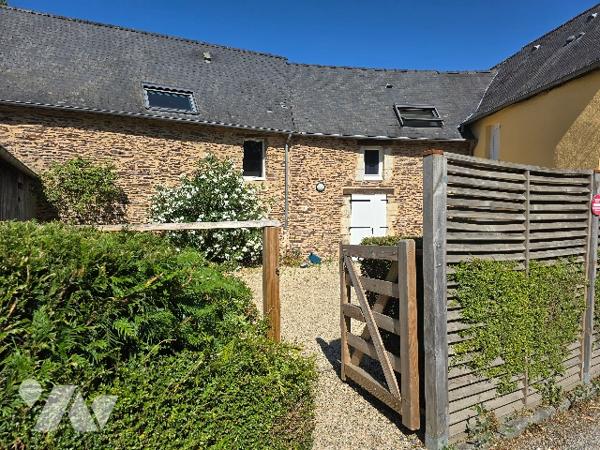 LAILLE, proche de la 4 voies, un petit immeuble rénovée et divisée en 3 logements indépendants.