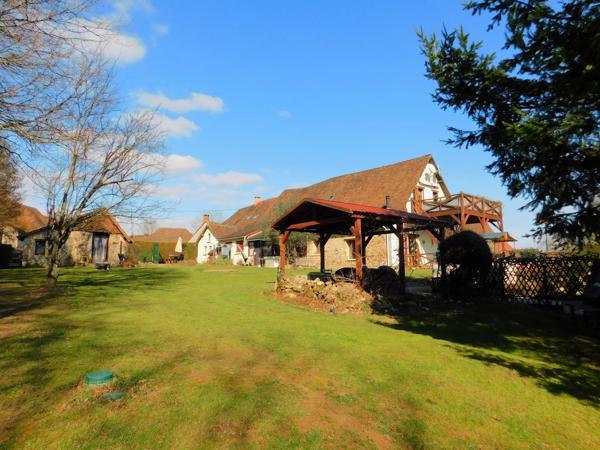 Superbe conversion de grange, deux gîtes, étang de 6 hectares