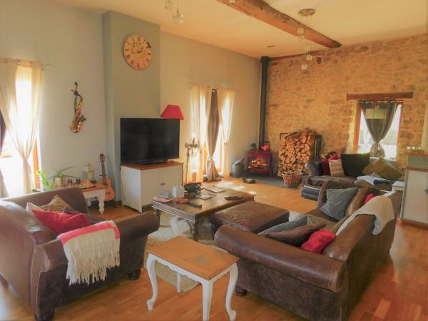 Superbe conversion de grange, deux gîtes, étang de 6 hectares