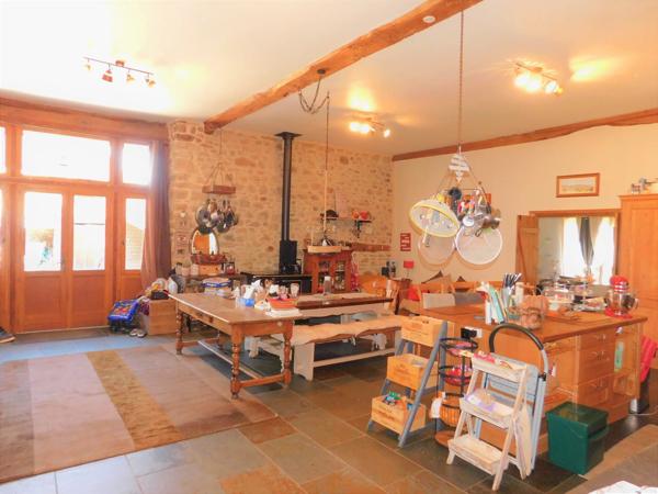 Superbe conversion de grange, deux gîtes, étang de 6 hectares