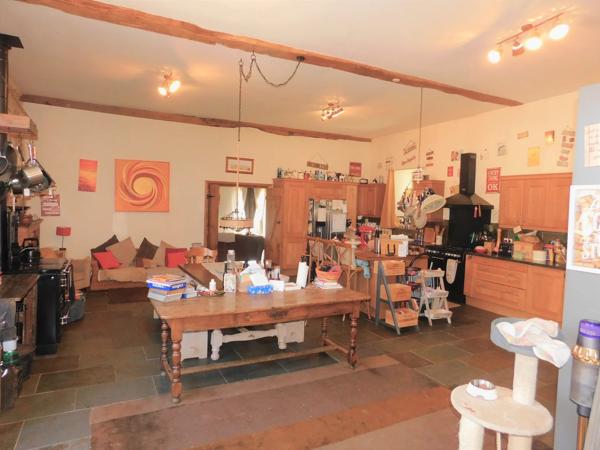 Superbe conversion de grange, deux gîtes, étang de 6 hectares