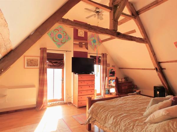 Superbe conversion de grange, deux gîtes, étang de 6 hectares