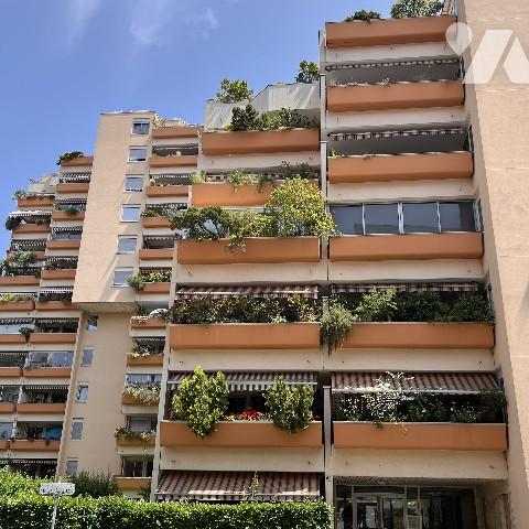T3 climatisé de 75 m² avec beau balcon au coeur des Gratte-Ciel.
