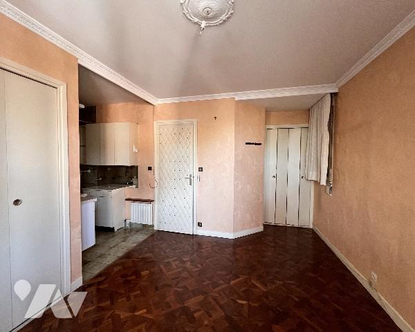 T3 climatisé de 75 m² avec beau balcon au coeur des Gratte-Ciel.