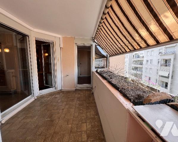 T3 climatisé de 75 m² avec beau balcon au coeur des Gratte-Ciel.