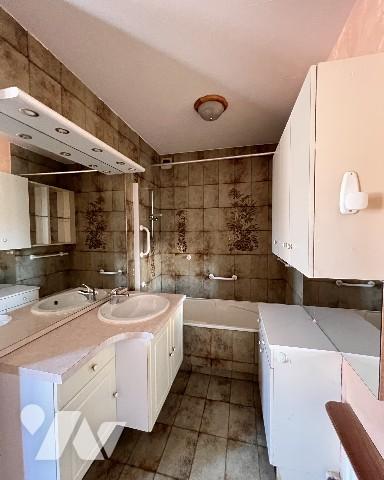 T3 climatisé de 75 m² avec beau balcon au coeur des Gratte-Ciel.