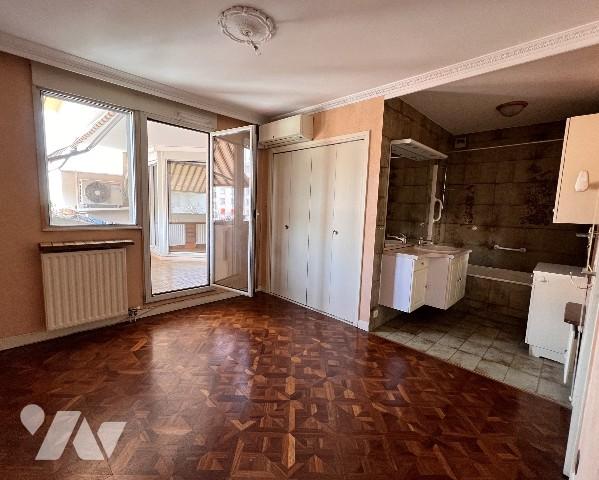 T3 climatisé de 75 m² avec beau balcon au coeur des Gratte-Ciel.