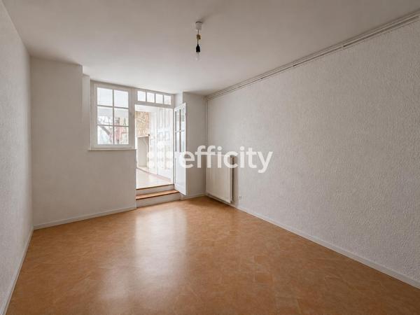 Maison
         5 pièces
        - 112 m² 79 000 € *