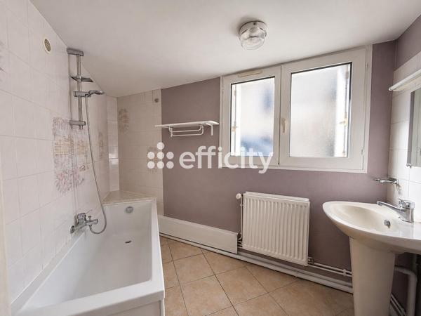 Maison
         5 pièces
        - 112 m² 79 000 € *
