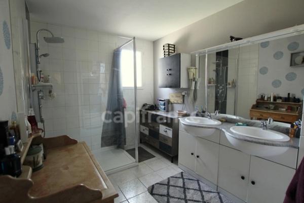 Dpt Saône et Loire (71), à vendre proche de CHALON SUR SAONE maison 5 pièces sur 2646 m²