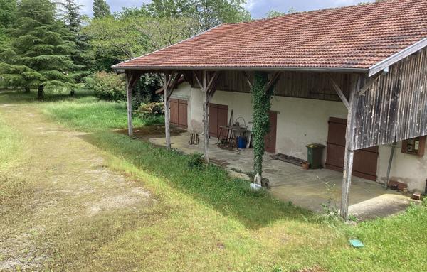 SOUS COMPROMIS Maison de maître des années 1900 sur parcelle arborée de plus de 3900 m2 - 5 chambres