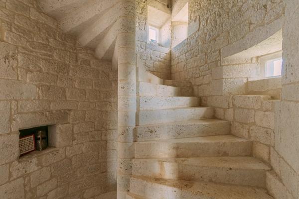 Maison forte médiévale avec vignoble biodynamique