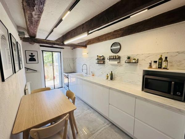 Vente                                                      Maison
                        
                     7 pièces                      133 m2                     à Peillon