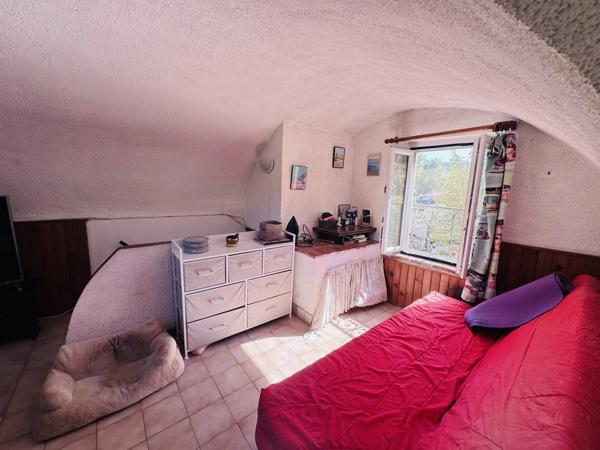 Vente                                                      Maison
                        
                     7 pièces                      133 m2                     à Peillon