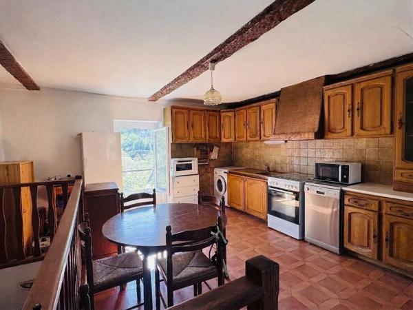 Vente                                                      Maison
                        
                     7 pièces                      133 m2                     à Peillon