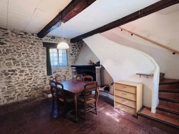 Vente                                                      Maison
                        
                     7 pièces                      133 m2                     à Peillon