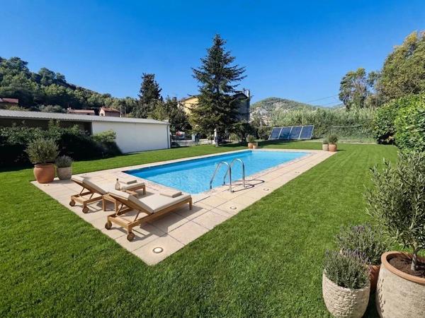 Vente                                                      Maison
                        
                     7 pièces                      133 m2                     à Peillon