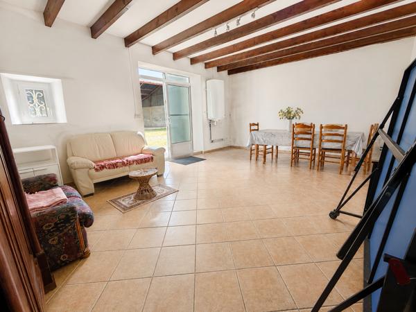 PROPRIÉTÉ DE CARACTÈRE EN PIERRE – DOMAINE FAMILIAL, ÉQUESTRE OU TOURISTIQUE