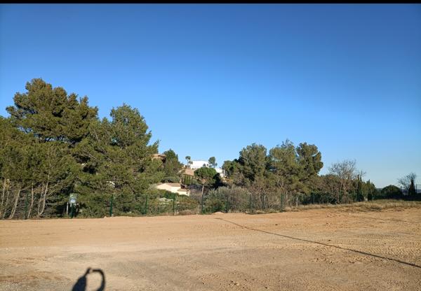 Lézignan-Corbières (11200) Dernier terrain constructible et viabilisé dans le quartier de la pinède à Lézignan-Corbières