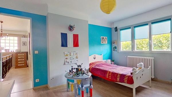 ROSNY sous BOIS - Plateau d'Avron - Maison "8 pièces" d'environ 180 m² sur une parcelle de 650m² close et arborée