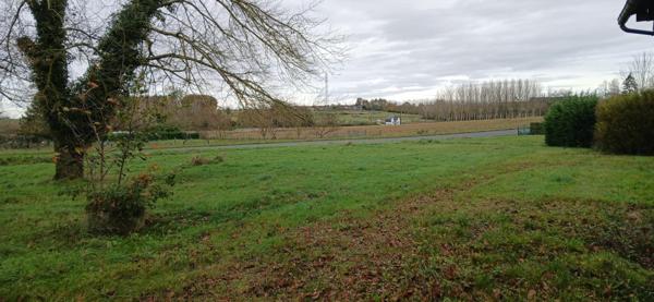 propriété  de 4 maisons et 3 gîtes  grande piscine