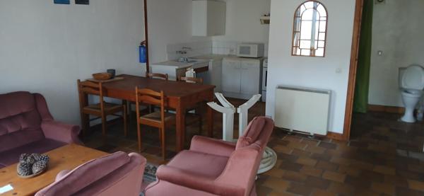 propriété  de 4 maisons et 3 gîtes  grande piscine