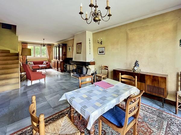Vente                                                      Maison
                        
                     8 pièces                      158 m2                     à Dourdan