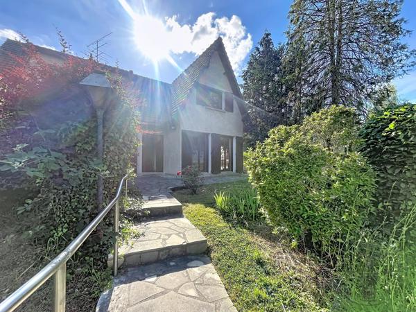 Vente                                                      Maison
                        
                     8 pièces                      158 m2                     à Dourdan