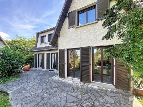 Vente                                                      Maison
                        
                     8 pièces                      158 m2                     à Dourdan