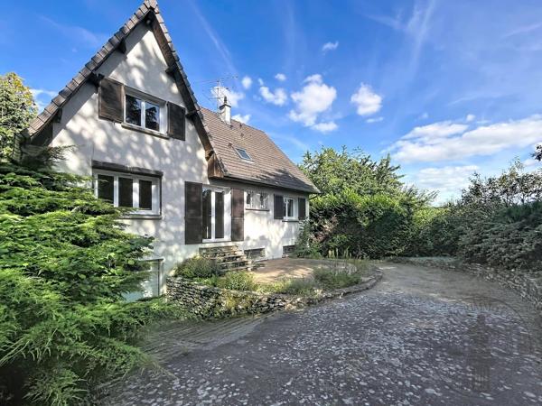 Vente                                                      Maison
                        
                     8 pièces                      158 m2                     à Dourdan