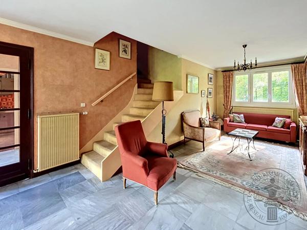 Vente                                                      Maison
                        
                     8 pièces                      158 m2                     à Dourdan