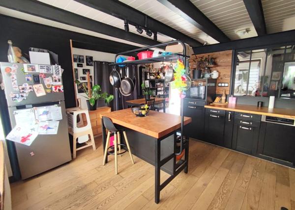 Jolie maison au calme et entièrement rénovée en 2020, à 05 minutes de Riom et 20 minutes de Clermont-Ferrand.