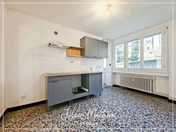 Appartement 4 pièces 86 m2 - 785 € (plus charges locatives 140 € et garage 80 €)