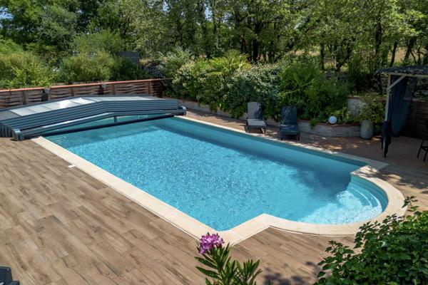 Secteur Cahors. Belle villa avec 4 chambres, piscine et 6670m² de terrain