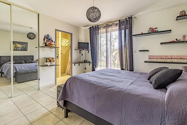 Secteur Cahors. Belle villa avec 4 chambres, piscine et 6670m² de terrain