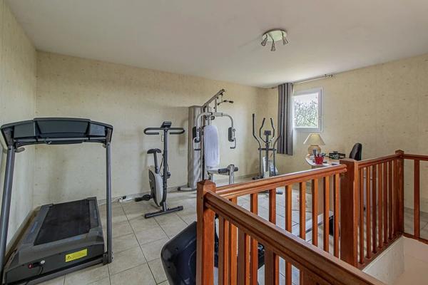 Secteur Cahors. Belle villa avec 4 chambres, piscine et 6670m² de terrain