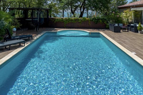 Secteur Cahors. Belle villa avec 4 chambres, piscine et 6670m² de terrain