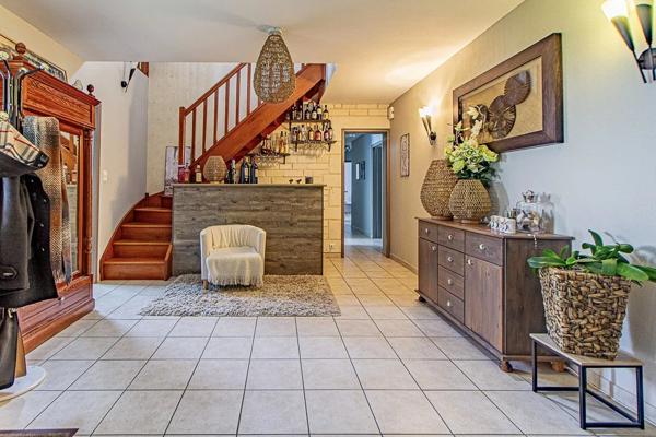 Secteur Cahors. Belle villa avec 4 chambres, piscine et 6670m² de terrain