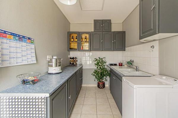 Secteur Cahors. Belle villa avec 4 chambres, piscine et 6670m² de terrain