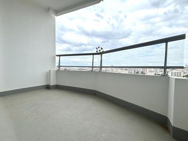 Appartement 1 pièce avec balcon proche métro
