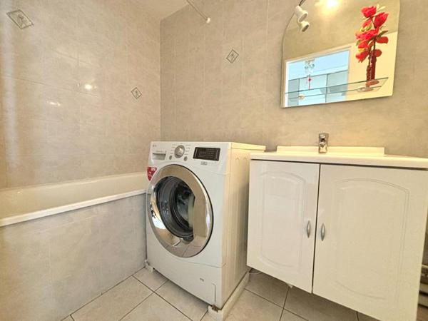 Appartement 1 pièce avec balcon proche métro