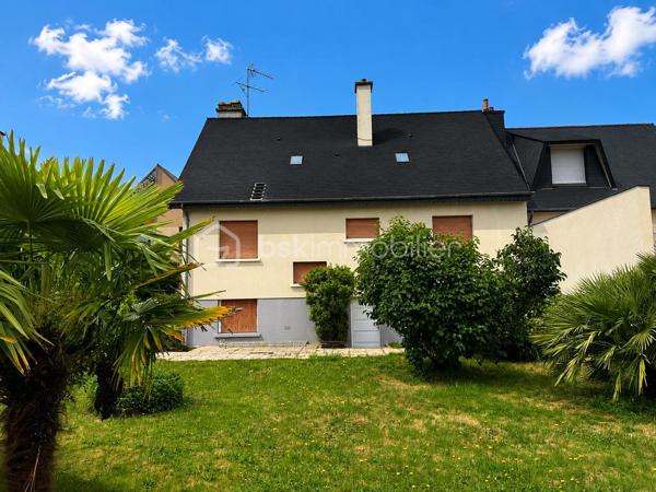 Située en plein cœur du bourg de L’Hermitage, commune prisée de Rennes Métropole, découvrez cette spacieuse maison de 155 m² habitables implantée sur une parcelle d’environ 480 m², à proximité immédiate des commerces, écoles, services et de la gare permettant de rejoindre Rennes en seulement 9 minutes.

Construite en 1972 et rénovée en 2026, cette maison offre de beaux volumes et un fort potentiel d’aménagement.

Elle se compose comme suit :

Au sous-sol :

Deux chambres
Un grand garage / buanderie offrant un espace de stockage et de stationnement confortable

Au rez-de-chaussée surélevé :

Une cuisine séparée
Un lumineux salon-séjour
Deux chambres
Une salle de bains
Un WC indépendant

À l’étage :
Deux chambres. 
Un vaste espace supplémentaire à aménager selon vos envies : bureau, salle de jeux, espace détente ou possibilité de créer deux chambres supplémentaires.

Cette maison saura séduire :
✔ Une grande famille recherchant espace et praticité
✔ Une famille recomposée grâce à sa configuration fonctionnelle
✔ Un investisseur, avec un fort potentiel pour un projet de colocation

Les + :
✅ Emplacement central dans le bourg
✅ Rennes accessible rapidement en train
✅ Nombreuses chambres
✅ Maison rénovée
✅ Beaux volumes et potentiel évolutif

À visiter sans tarder !

Contactez-moi pour plus d’informations ou organiser une visite.