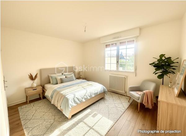 Située en plein cœur du bourg de L’Hermitage, commune prisée de Rennes Métropole, découvrez cette spacieuse maison de 155 m² habitables implantée sur une parcelle d’environ 480 m², à proximité immédiate des commerces, écoles, services et de la gare permettant de rejoindre Rennes en seulement 9 minutes.

Construite en 1972 et rénovée en 2026, cette maison offre de beaux volumes et un fort potentiel d’aménagement.

Elle se compose comme suit :

Au sous-sol :

Deux chambres
Un grand garage / buanderie offrant un espace de stockage et de stationnement confortable

Au rez-de-chaussée surélevé :

Une cuisine séparée
Un lumineux salon-séjour
Deux chambres
Une salle de bains
Un WC indépendant

À l’étage :
Deux chambres. 
Un vaste espace supplémentaire à aménager selon vos envies : bureau, salle de jeux, espace détente ou possibilité de créer deux chambres supplémentaires.

Cette maison saura séduire :
✔ Une grande famille recherchant espace et praticité
✔ Une famille recomposée grâce à sa configuration fonctionnelle
✔ Un investisseur, avec un fort potentiel pour un projet de colocation

Les + :
✅ Emplacement central dans le bourg
✅ Rennes accessible rapidement en train
✅ Nombreuses chambres
✅ Maison rénovée
✅ Beaux volumes et potentiel évolutif

À visiter sans tarder !

Contactez-moi pour plus d’informations ou organiser une visite.