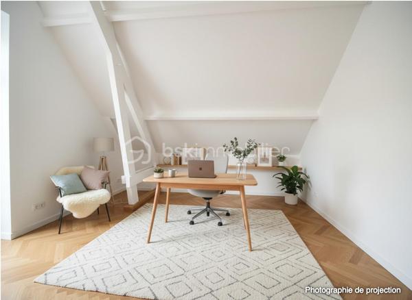 Située en plein cœur du bourg de L’Hermitage, commune prisée de Rennes Métropole, découvrez cette spacieuse maison de 155 m² habitables implantée sur une parcelle d’environ 480 m², à proximité immédiate des commerces, écoles, services et de la gare permettant de rejoindre Rennes en seulement 9 minutes.

Construite en 1972 et rénovée en 2026, cette maison offre de beaux volumes et un fort potentiel d’aménagement.

Elle se compose comme suit :

Au sous-sol :

Deux chambres
Un grand garage / buanderie offrant un espace de stockage et de stationnement confortable

Au rez-de-chaussée surélevé :

Une cuisine séparée
Un lumineux salon-séjour
Deux chambres
Une salle de bains
Un WC indépendant

À l’étage :
Deux chambres. 
Un vaste espace supplémentaire à aménager selon vos envies : bureau, salle de jeux, espace détente ou possibilité de créer deux chambres supplémentaires.

Cette maison saura séduire :
✔ Une grande famille recherchant espace et praticité
✔ Une famille recomposée grâce à sa configuration fonctionnelle
✔ Un investisseur, avec un fort potentiel pour un projet de colocation

Les + :
✅ Emplacement central dans le bourg
✅ Rennes accessible rapidement en train
✅ Nombreuses chambres
✅ Maison rénovée
✅ Beaux volumes et potentiel évolutif

À visiter sans tarder !

Contactez-moi pour plus d’informations ou organiser une visite.