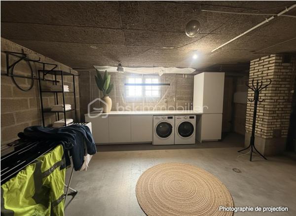 Située en plein cœur du bourg de L’Hermitage, commune prisée de Rennes Métropole, découvrez cette spacieuse maison de 155 m² habitables implantée sur une parcelle d’environ 480 m², à proximité immédiate des commerces, écoles, services et de la gare permettant de rejoindre Rennes en seulement 9 minutes.

Construite en 1972 et rénovée en 2026, cette maison offre de beaux volumes et un fort potentiel d’aménagement.

Elle se compose comme suit :

Au sous-sol :

Deux chambres
Un grand garage / buanderie offrant un espace de stockage et de stationnement confortable

Au rez-de-chaussée surélevé :

Une cuisine séparée
Un lumineux salon-séjour
Deux chambres
Une salle de bains
Un WC indépendant

À l’étage :
Deux chambres. 
Un vaste espace supplémentaire à aménager selon vos envies : bureau, salle de jeux, espace détente ou possibilité de créer deux chambres supplémentaires.

Cette maison saura séduire :
✔ Une grande famille recherchant espace et praticité
✔ Une famille recomposée grâce à sa configuration fonctionnelle
✔ Un investisseur, avec un fort potentiel pour un projet de colocation

Les + :
✅ Emplacement central dans le bourg
✅ Rennes accessible rapidement en train
✅ Nombreuses chambres
✅ Maison rénovée
✅ Beaux volumes et potentiel évolutif

À visiter sans tarder !

Contactez-moi pour plus d’informations ou organiser une visite.