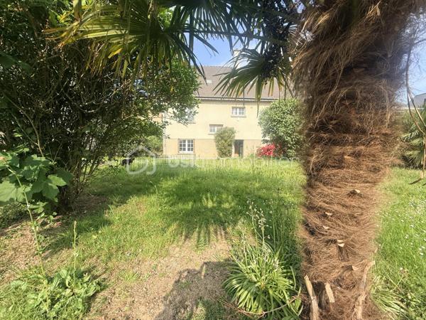 Située en plein cœur du bourg de L’Hermitage, commune prisée de Rennes Métropole, découvrez cette spacieuse maison de 155 m² habitables implantée sur une parcelle d’environ 480 m², à proximité immédiate des commerces, écoles, services et de la gare permettant de rejoindre Rennes en seulement 9 minutes.

Construite en 1972 et rénovée en 2026, cette maison offre de beaux volumes et un fort potentiel d’aménagement.

Elle se compose comme suit :

Au sous-sol :

Deux chambres
Un grand garage / buanderie offrant un espace de stockage et de stationnement confortable

Au rez-de-chaussée surélevé :

Une cuisine séparée
Un lumineux salon-séjour
Deux chambres
Une salle de bains
Un WC indépendant

À l’étage :
Deux chambres. 
Un vaste espace supplémentaire à aménager selon vos envies : bureau, salle de jeux, espace détente ou possibilité de créer deux chambres supplémentaires.

Cette maison saura séduire :
✔ Une grande famille recherchant espace et praticité
✔ Une famille recomposée grâce à sa configuration fonctionnelle
✔ Un investisseur, avec un fort potentiel pour un projet de colocation

Les + :
✅ Emplacement central dans le bourg
✅ Rennes accessible rapidement en train
✅ Nombreuses chambres
✅ Maison rénovée
✅ Beaux volumes et potentiel évolutif

À visiter sans tarder !

Contactez-moi pour plus d’informations ou organiser une visite.