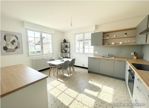 Située en plein cœur du bourg de L’Hermitage, commune prisée de Rennes Métropole, découvrez cette spacieuse maison de 155 m² habitables implantée sur une parcelle d’environ 480 m², à proximité immédiate des commerces, écoles, services et de la gare permettant de rejoindre Rennes en seulement 9 minutes.

Construite en 1972 et rénovée en 2026, cette maison offre de beaux volumes et un fort potentiel d’aménagement.

Elle se compose comme suit :

Au sous-sol :

Deux chambres
Un grand garage / buanderie offrant un espace de stockage et de stationnement confortable

Au rez-de-chaussée surélevé :

Une cuisine séparée
Un lumineux salon-séjour
Deux chambres
Une salle de bains
Un WC indépendant

À l’étage :
Deux chambres. 
Un vaste espace supplémentaire à aménager selon vos envies : bureau, salle de jeux, espace détente ou possibilité de créer deux chambres supplémentaires.

Cette maison saura séduire :
✔ Une grande famille recherchant espace et praticité
✔ Une famille recomposée grâce à sa configuration fonctionnelle
✔ Un investisseur, avec un fort potentiel pour un projet de colocation

Les + :
✅ Emplacement central dans le bourg
✅ Rennes accessible rapidement en train
✅ Nombreuses chambres
✅ Maison rénovée
✅ Beaux volumes et potentiel évolutif

À visiter sans tarder !

Contactez-moi pour plus d’informations ou organiser une visite.